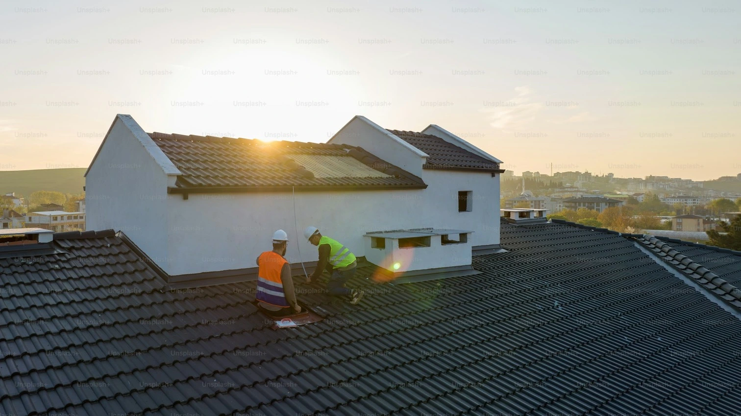 Two roofers take measurements