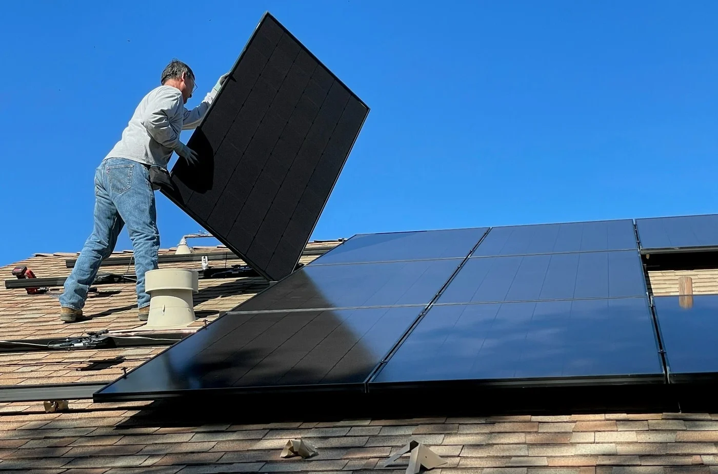 photo-1624397640148-949b1732bb0a (1) Installation of roof tiles